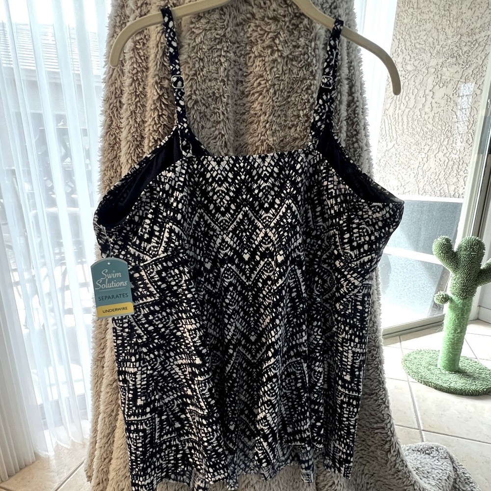 SWIM SOLUTIONS V-NECK TANKINI TOP